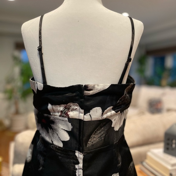 Beautiful Strapless Dress - Picture 9 of 9